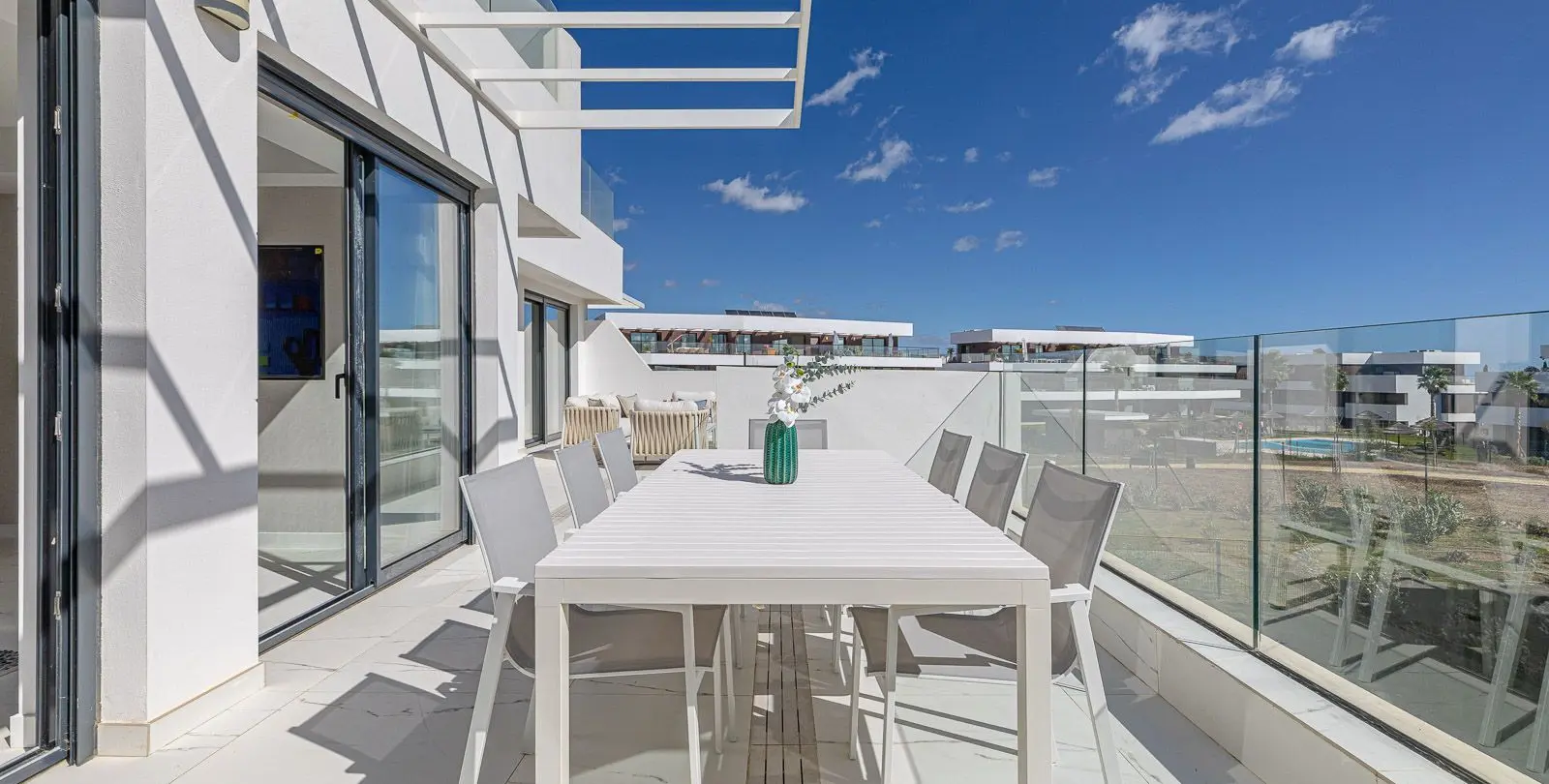 Sale of middle floor apartment in Casares Playa 19