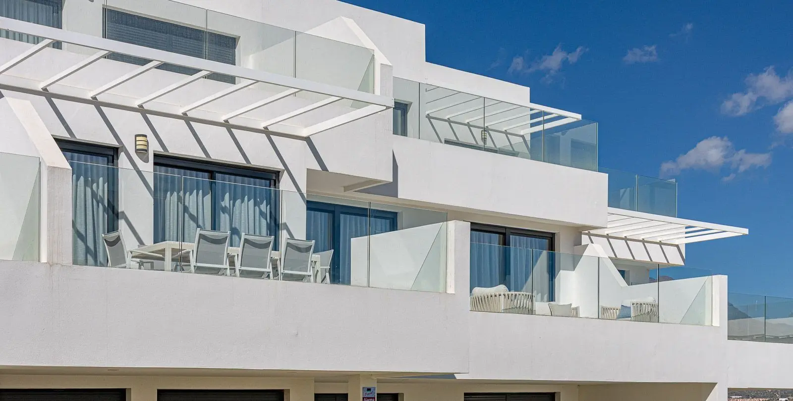 Sale of middle floor apartment in Casares Playa 25