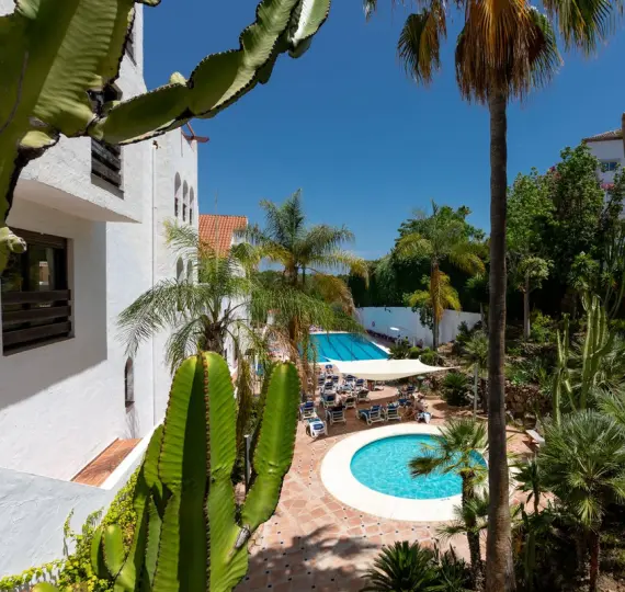 Sale of middle floor apartment in Nueva Andalucía