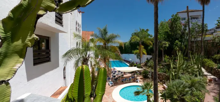 Sale of middle floor apartment in Nueva Andalucía 0