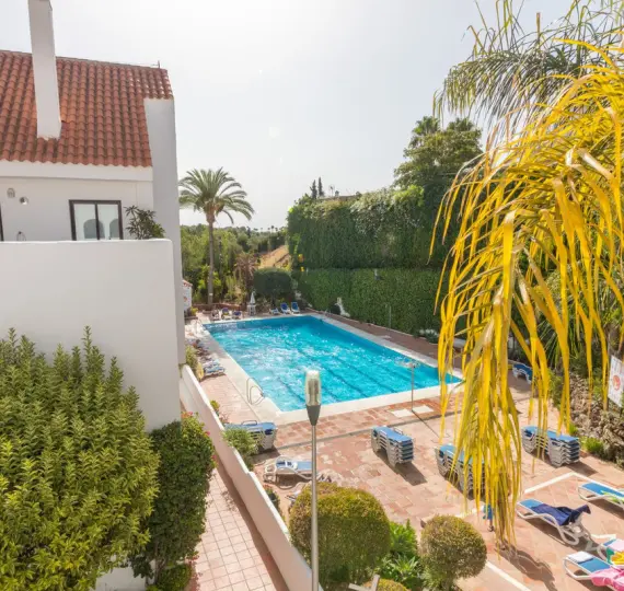 Sale of middle floor apartment in Nueva Andalucía