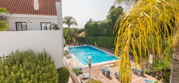 Sale of middle floor apartment in Nueva Andalucía 3