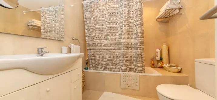 Sale of middle floor apartment in Nueva Andalucía 4