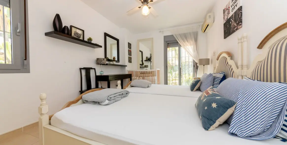 Sale of middle floor apartment in Nueva Andalucía 12