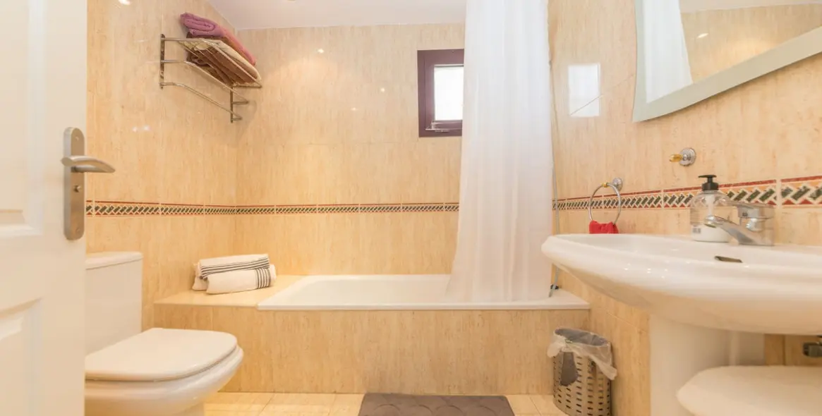 Sale of middle floor apartment in Nueva Andalucía 14