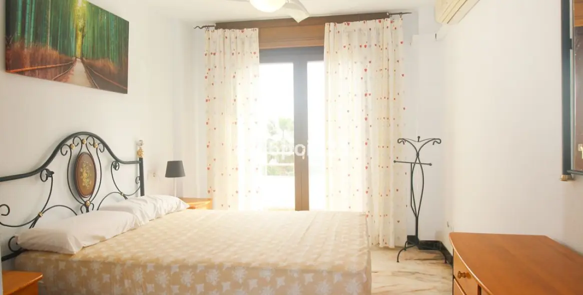 Sale of townhouse in La Duquesa 25