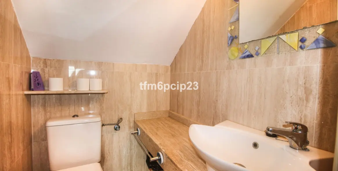 Sale of townhouse in La Duquesa 28