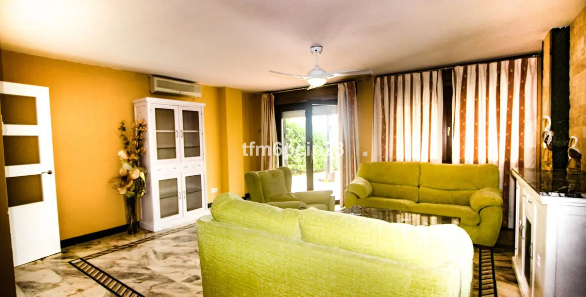 Sale of townhouse in La Duquesa 31