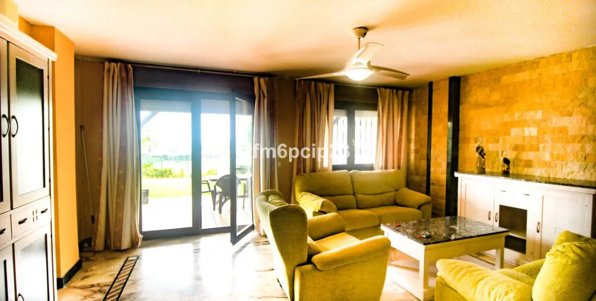 Sale of townhouse in La Duquesa 32