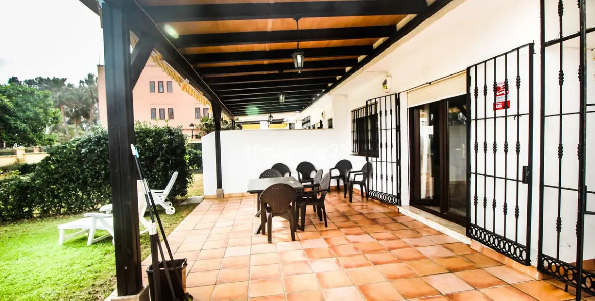 Sale of townhouse in La Duquesa 34