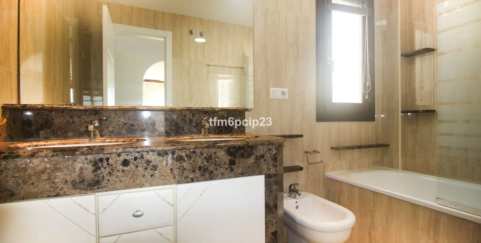 Venta de adosado en La Duquesa 24