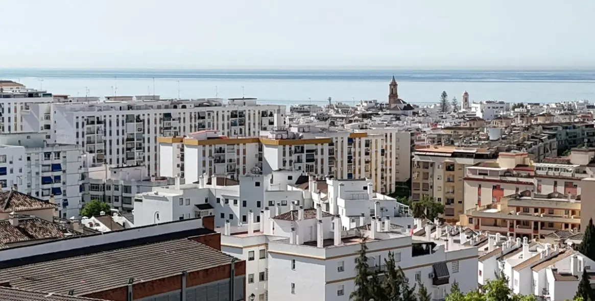 Продажа апартаментов на среднем этаже в Estepona 16