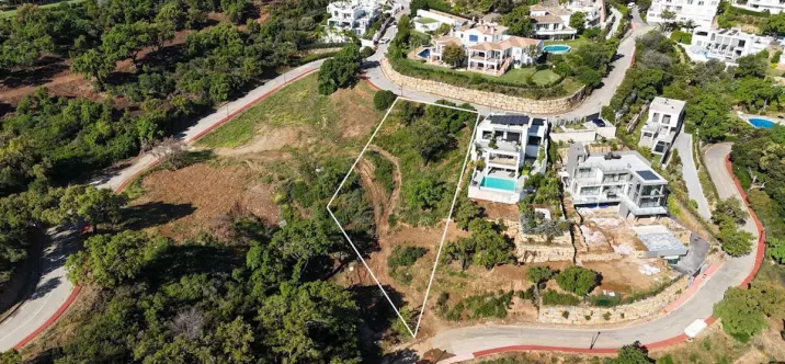 Sale of residential plot in La Mairena 0
