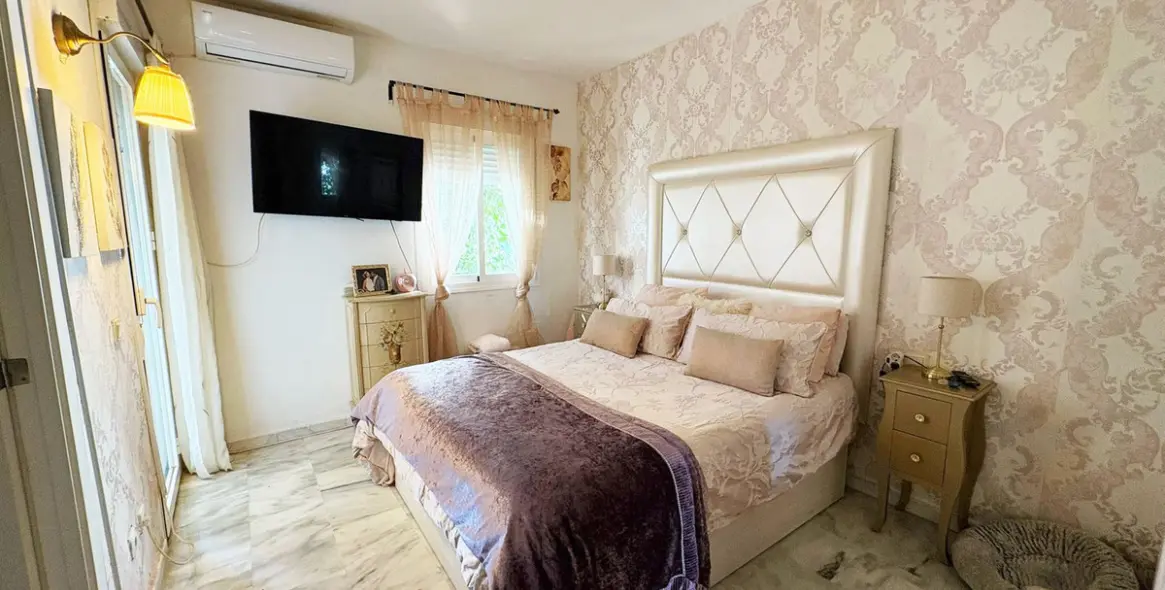 Sale of semi-detached house in Bel Air 10