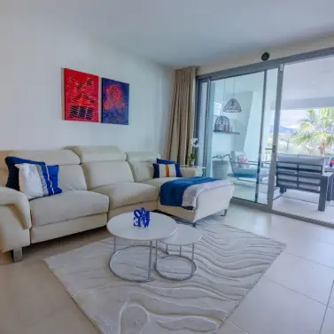 Venta de apartamento en planta media en Selwo