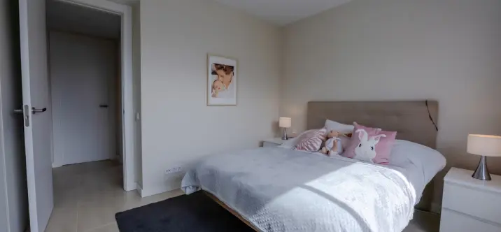 Venta de apartamento en planta media en Selwo 2