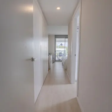 Venta de apartamento en planta media en Selwo