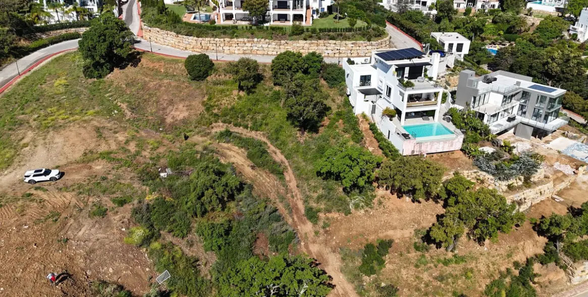 Sale of residential plot in La Mairena 6
