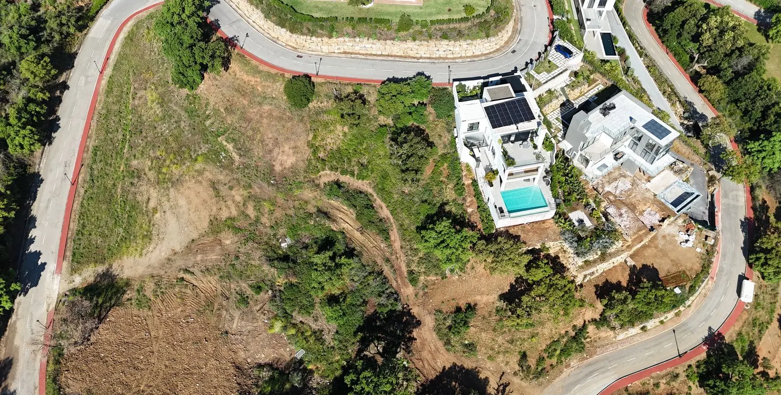 Sale of residential plot in La Mairena 2