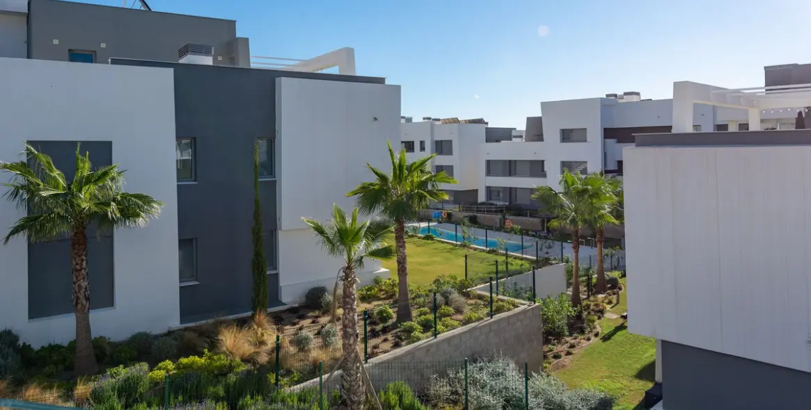 Sale of middle floor apartment in Selwo 4