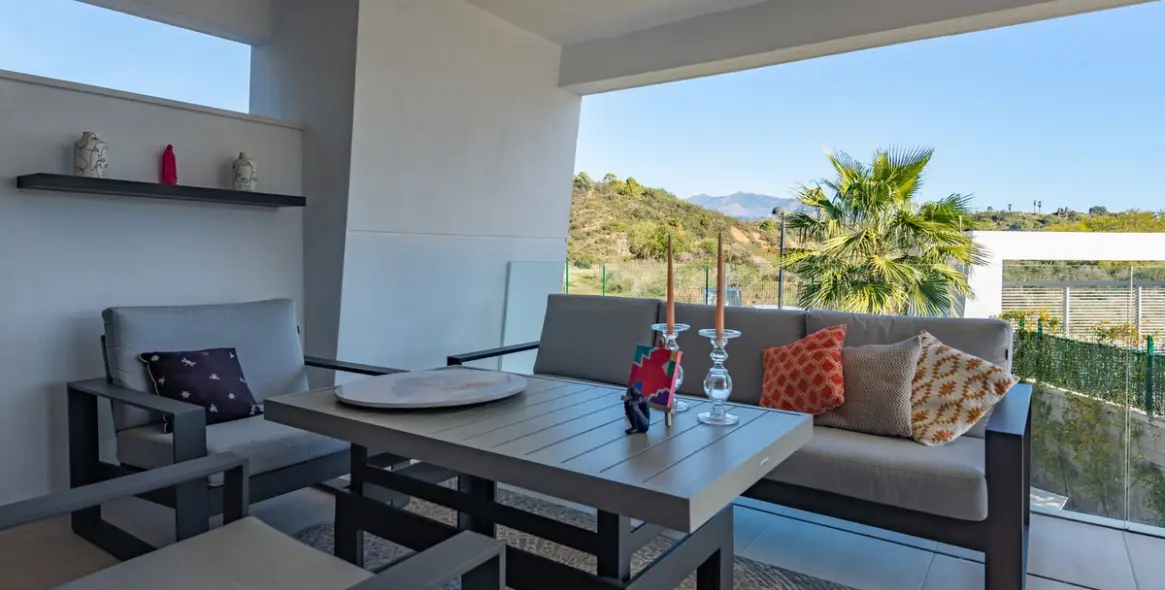 Sale of middle floor apartment in Selwo 15