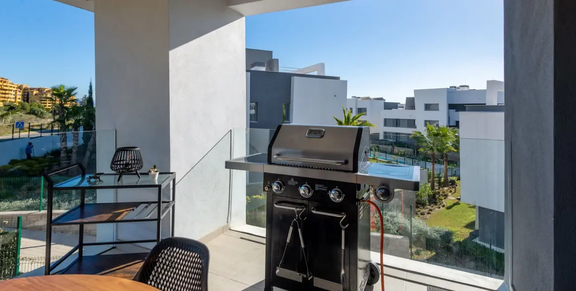 Sale of middle floor apartment in Selwo 18