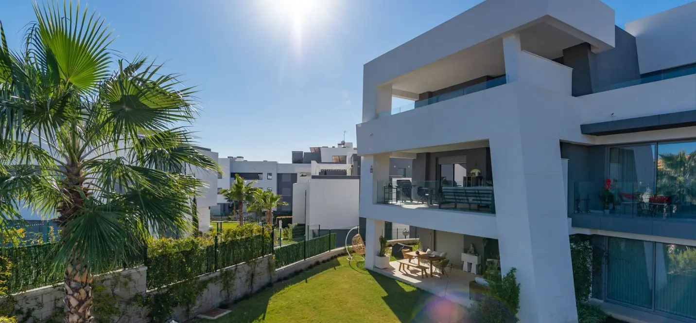 Sale of middle floor apartment in Selwo 2