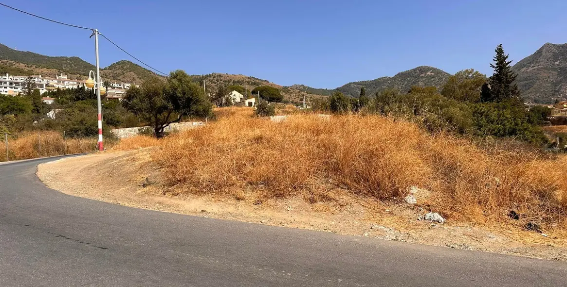 Продажа  жилого участка в Centro 3