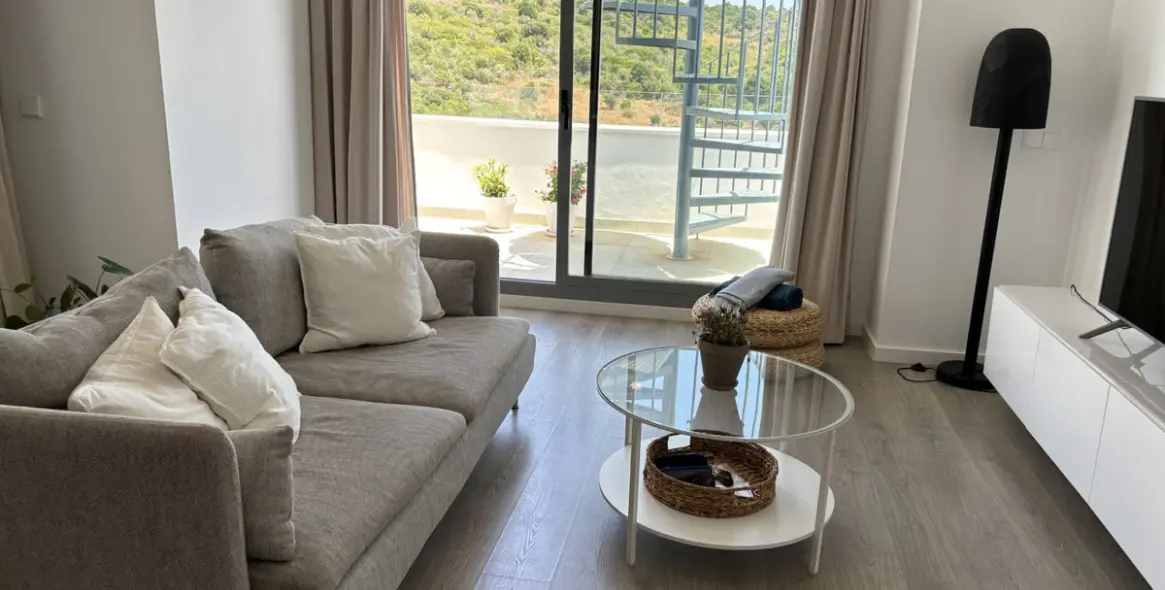 Sale of penthouse in Estepona 3
