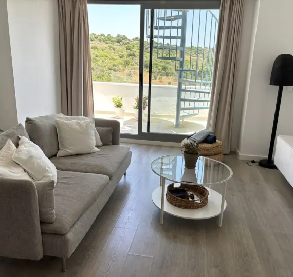 Sale of penthouse in Estepona