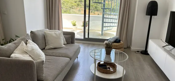 Sale of penthouse in Estepona 2