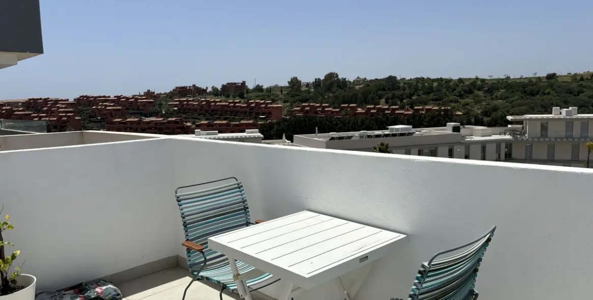 Sale of penthouse in Estepona 9