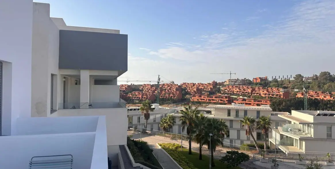 Sale of penthouse in Estepona 15