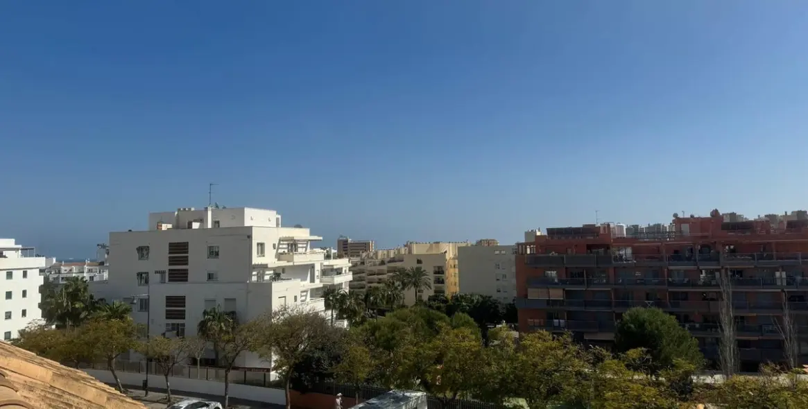 Продажа дома на две семьи в Torremolinos 2