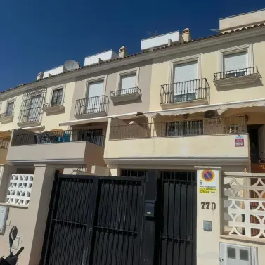 Продажа дома на две семьи в Torremolinos