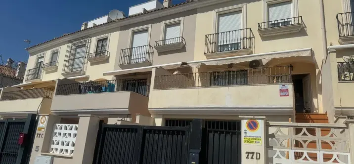 Продажа дома на две семьи в Torremolinos 2