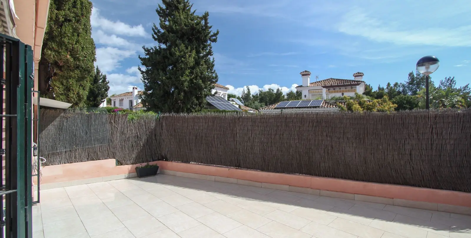 Venta de apartamento en planta baja en Guadalmina Alta 13