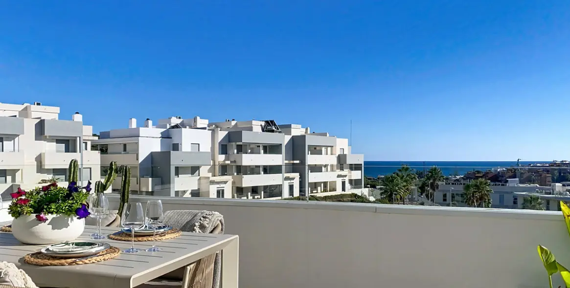 Sale of penthouse duplex in Estepona 2
