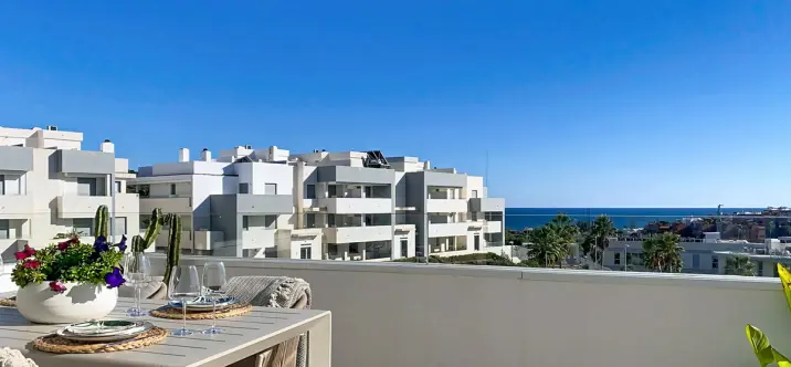 Sale of penthouse duplex in Estepona 1