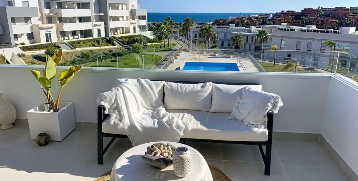 Sale of penthouse duplex in Estepona 3