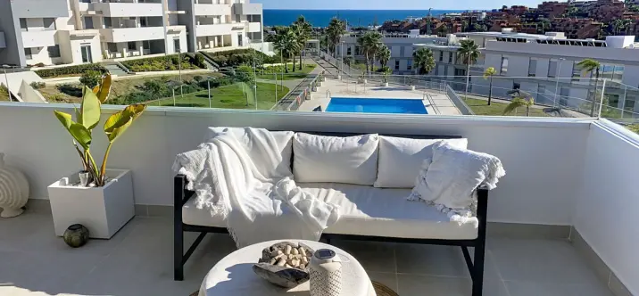 Sale of penthouse duplex in Estepona 2