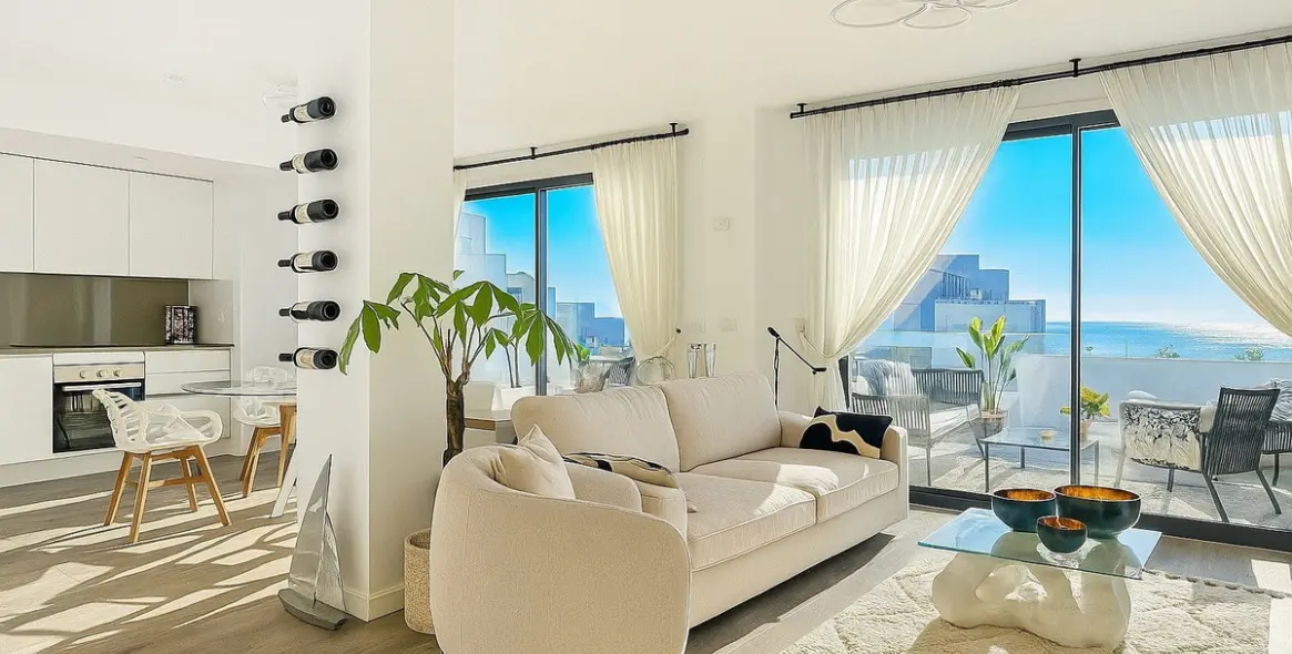 Sale of penthouse duplex in Estepona 4