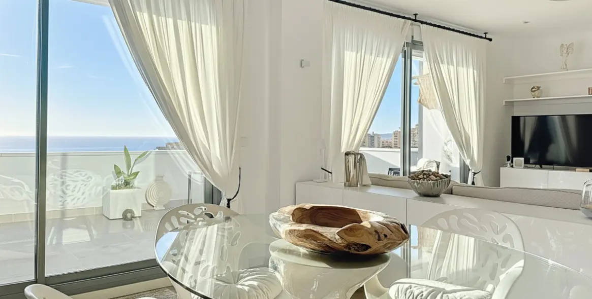 Sale of penthouse duplex in Estepona 10