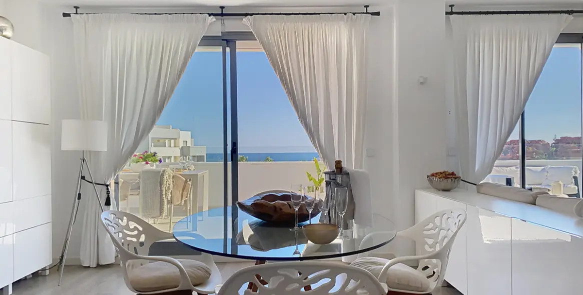 Sale of penthouse duplex in Estepona 11