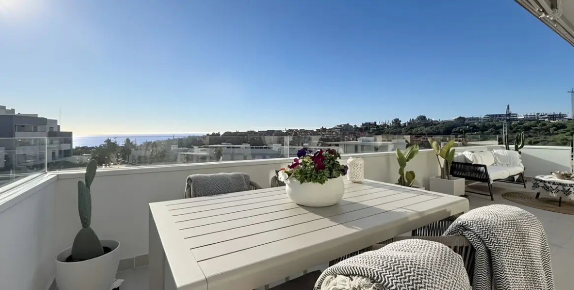 Sale of penthouse duplex in Estepona 17