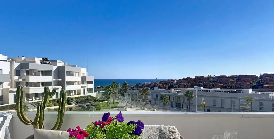Sale of penthouse duplex in Estepona 19