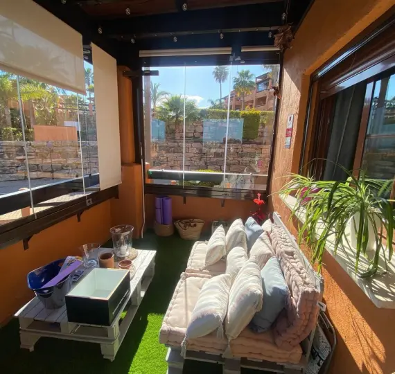 Sale of middle floor apartment in Benahavís