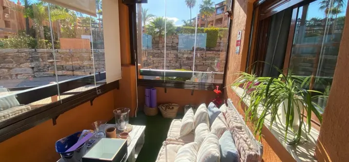 Sale of middle floor apartment in Benahavís 1