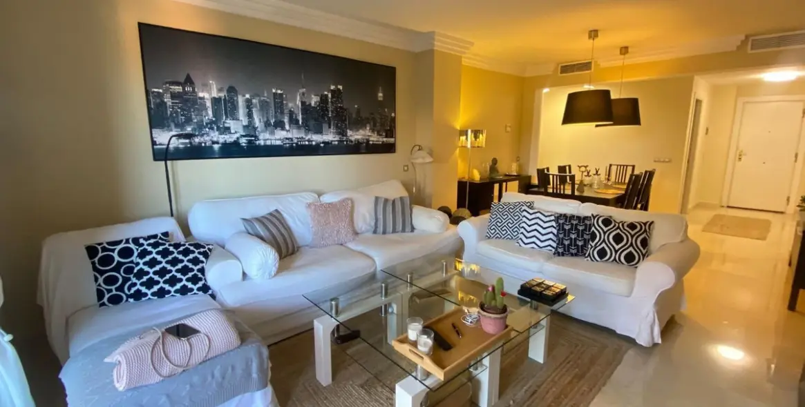 Sale of middle floor apartment in Benahavís 3