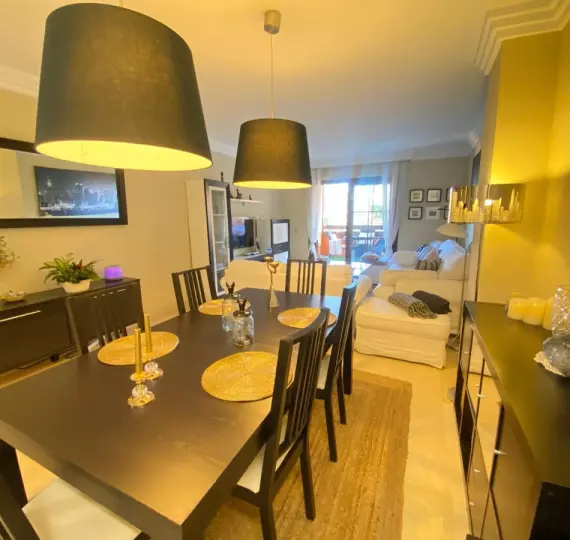 Sale of middle floor apartment in Benahavís